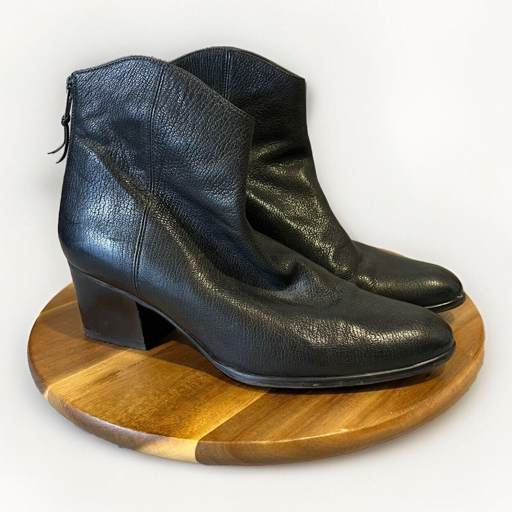 Stuart weitzman boots womens 8 black leather bootie ankle